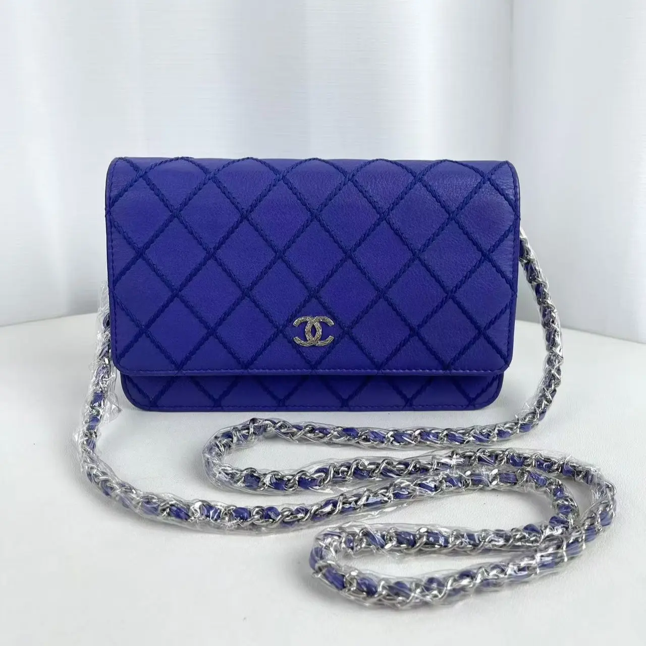 Pre-owned CHANEL Classic Wallet On Chain