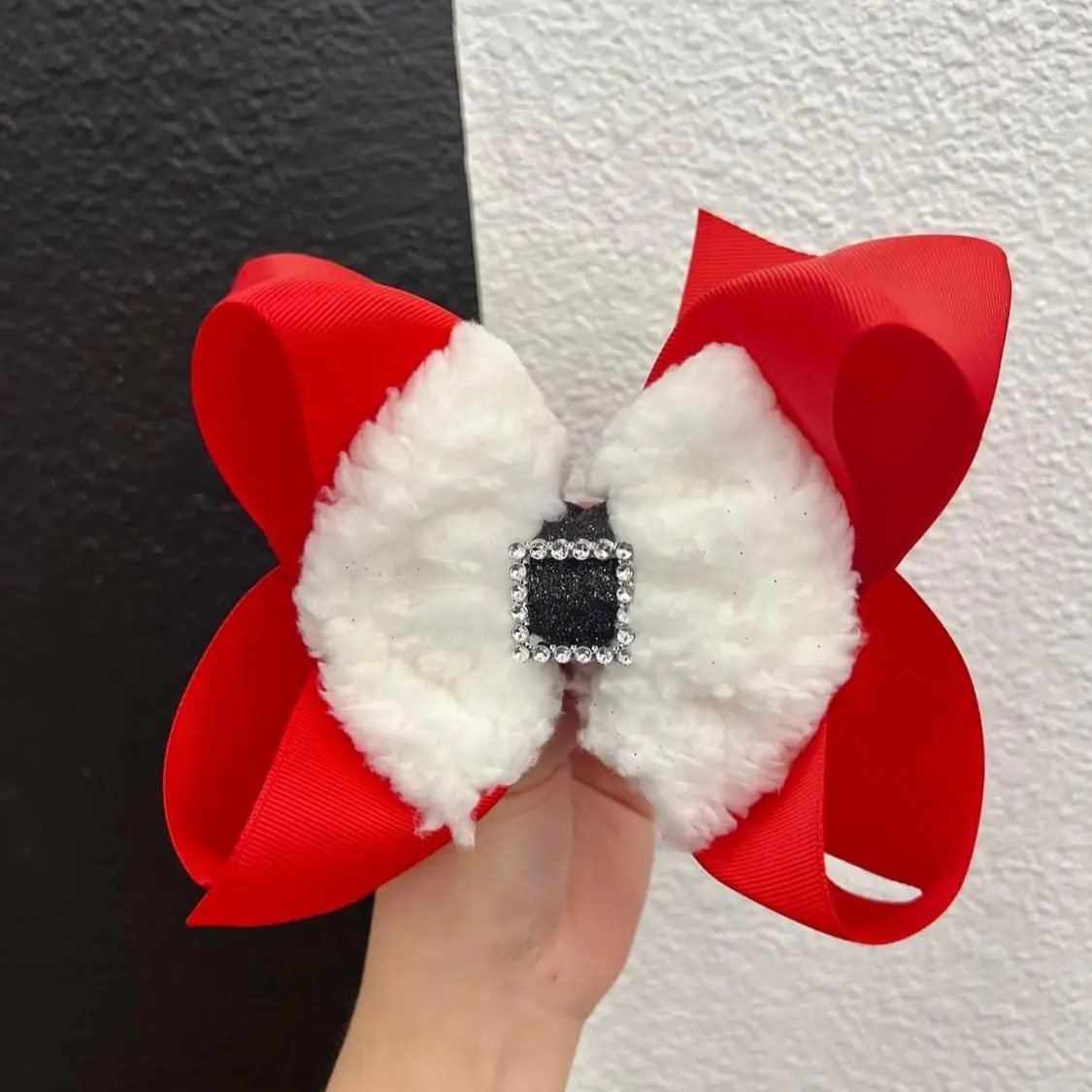 Santa 6” boutique bow
