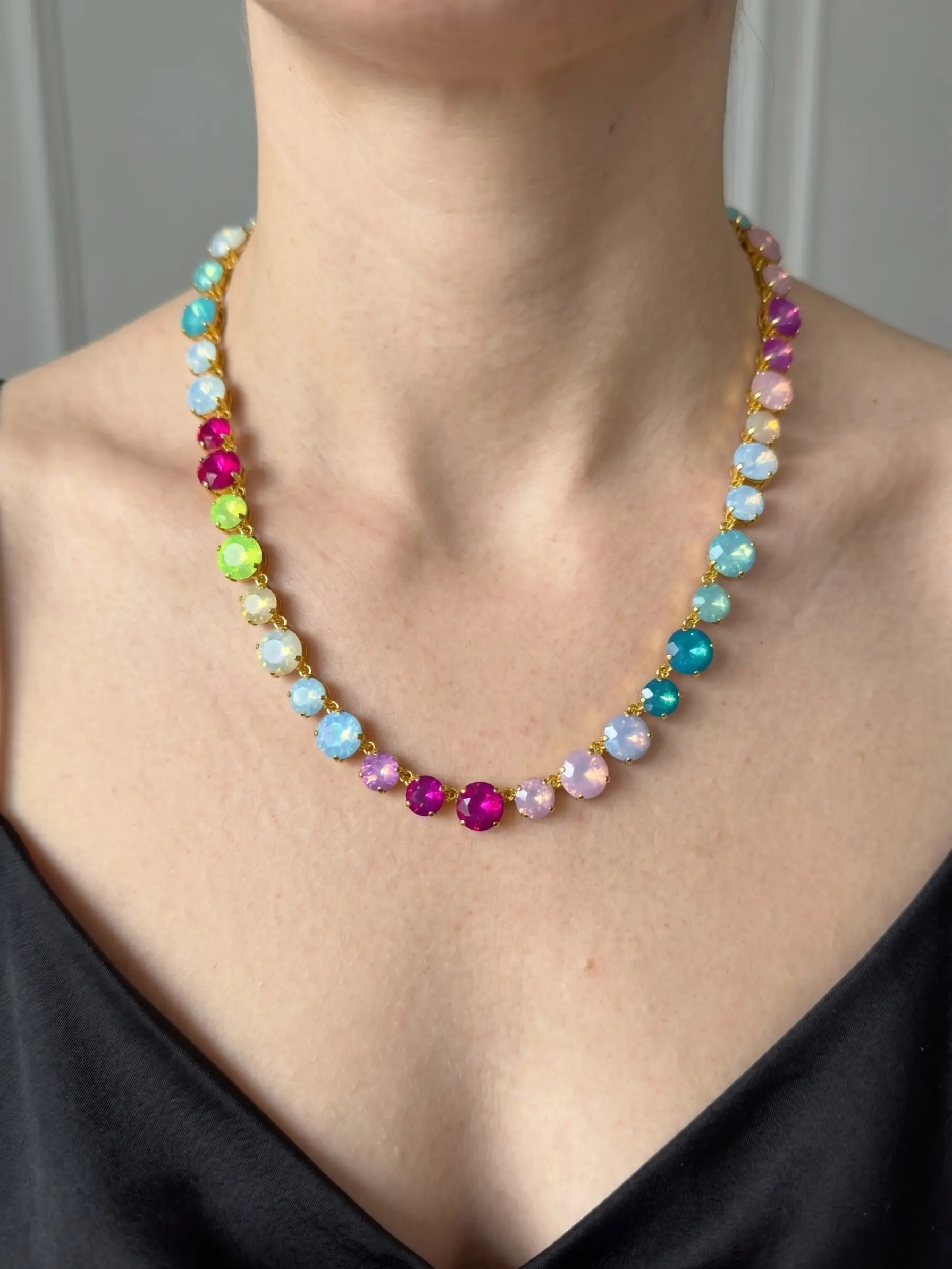 Color-Blocked Crystal Collar Elegant Dainty Fashion Necklace - Versatile Spring/Summer Accessory for Women - 18K Gold-Plated | Rhodium-Plated Magnetic Clasp - Perfect for Everyday Wear and Special Occasions | Mother's Day Gift | Birthday Gift