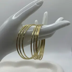 Semanarios Set Gold-Tone Bangle Bracelets for Women Elegant Stackable Jewelry Set Perfect for Everyday Wear