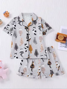 Two piece set of children's flame-retardant short sleeved pajamas, new lapel cardigan, cat back printed shirt, daily fashionable outfit for children, suitable for outdoor vacation and gatherings, 2-piece set of pajamas for home wear, Print Sleepwear