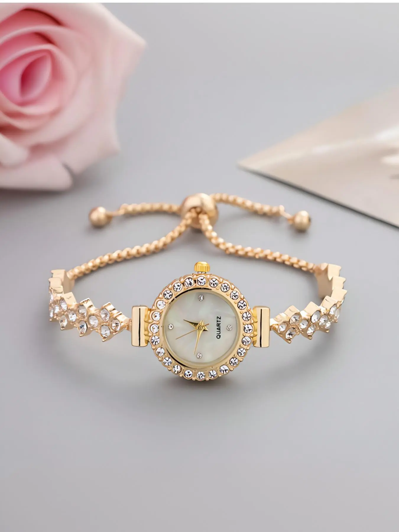 Stylish Women's Quartz Jewelry Bracelet Watch with Round Crystal Dial, Alloy Strap, Perfect Gift for Students, Casual Daily Wear, Quartz Analog Watch, Quartz Wristwatches, Trendy Wristwatch, Fashionable Watch