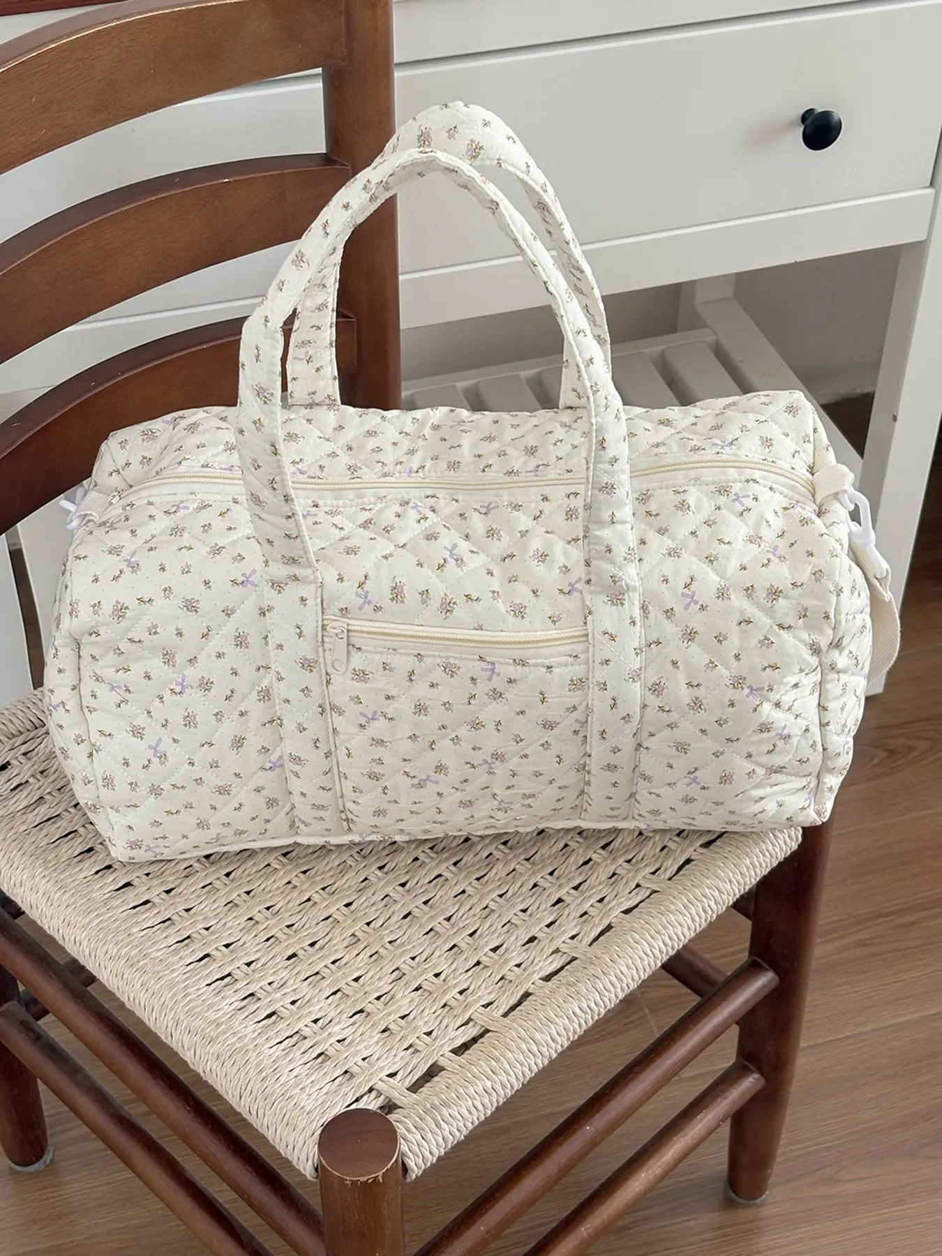 Floral quilted cylindrical travel bag with a fresh, simple and Travel Friendly design, featuring an external zipper pocket for easy carrying, it is a stylish large capacity shoulder bag, Quilted weekender bag, suitable for short trips and outings