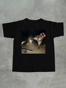 Summer Man Kicking Crocodile Meme Short Sleeve T-Shirt, Casual Youth Streetwear, Loose Fit Graphic Tee for Students
