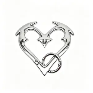 Gothic Heart Carabiner Keychain Heavy-Duty Zinc Alloy Statement Accessory Bold Design Secure Clip for Keys and Bags
