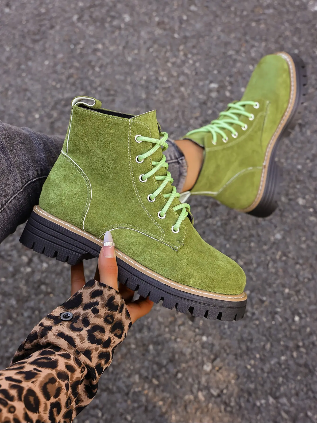 Women's Thick Sole Lace-Up Suede Combat Boots, Round Toe Boot, Fashionable Comfort Design, Perfect for Casual Daily Wear, Stylish Ladies Footwear
