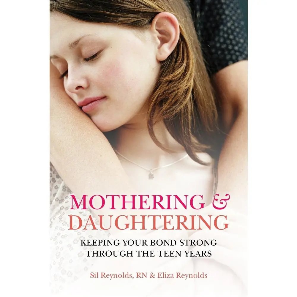 USED Book - Mothering and Daughtering: Keeping Your Bond Strong Through the Teen Years by Reynolds, Eliza (Paperback) - english