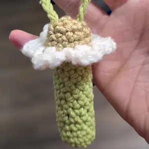 Flower chapstick holder with all natural chapstick