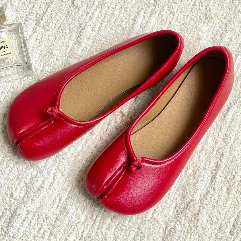 French vintage ballet-inspired soft leather flat shoes with a round toe and slip-on design, comfortable women’s pumps