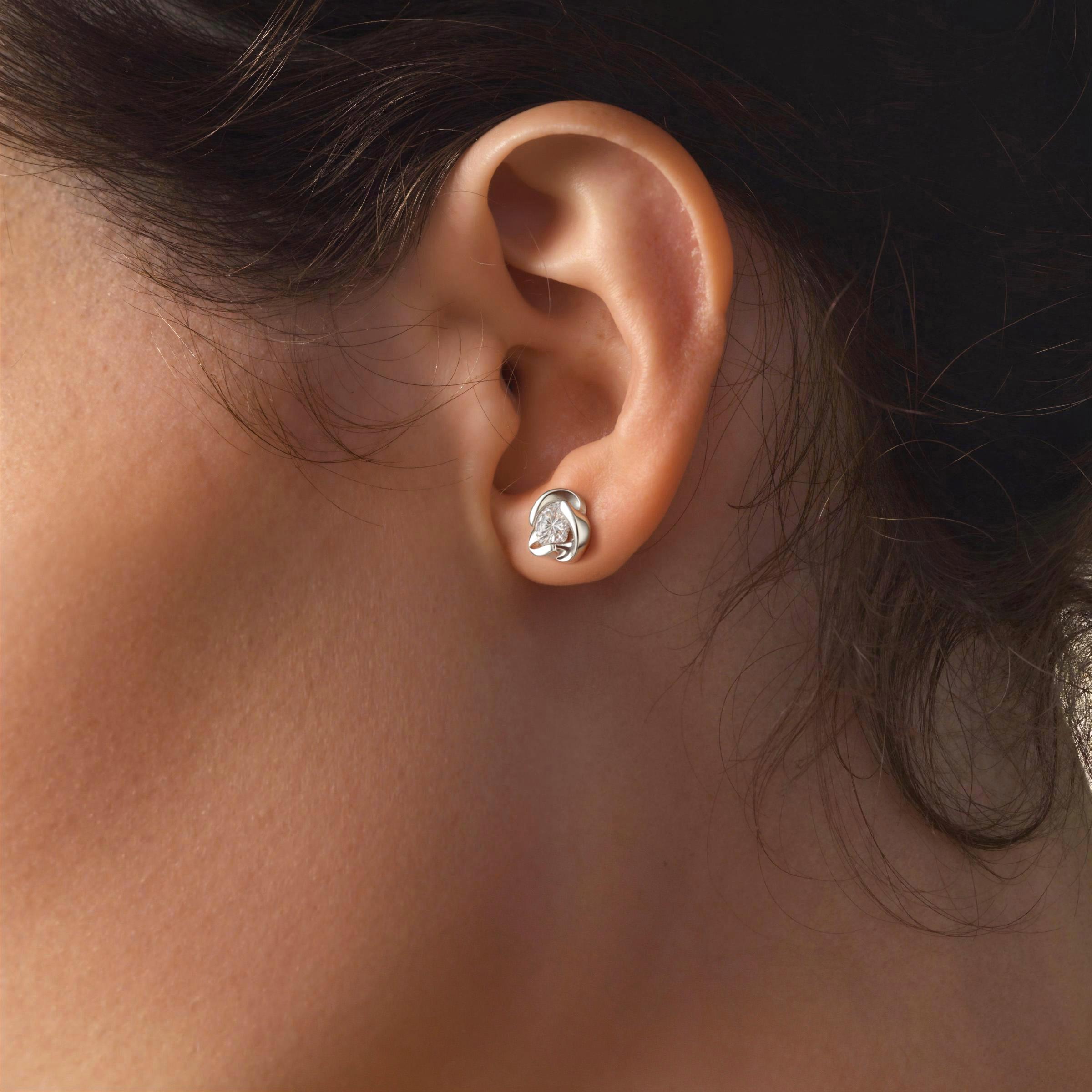 EIoways Sterling Silver Halo Drop Earrings Leverback Moissanite Earrings 1.35ct D Color VVS S925 Sterling Silver Moissanite Jewelry Perfect Birthday Mother’s Day Christmas Gift for Women Wedding EIoways Sterling Silver Halo Drop Earrings Leverback Moissanite Earrings 1.35ct D Color VVS S925 Sterling Silver Moissanite Jewelry Perfect Birthday Mother’s Day Christmas Gift for Women Wedding