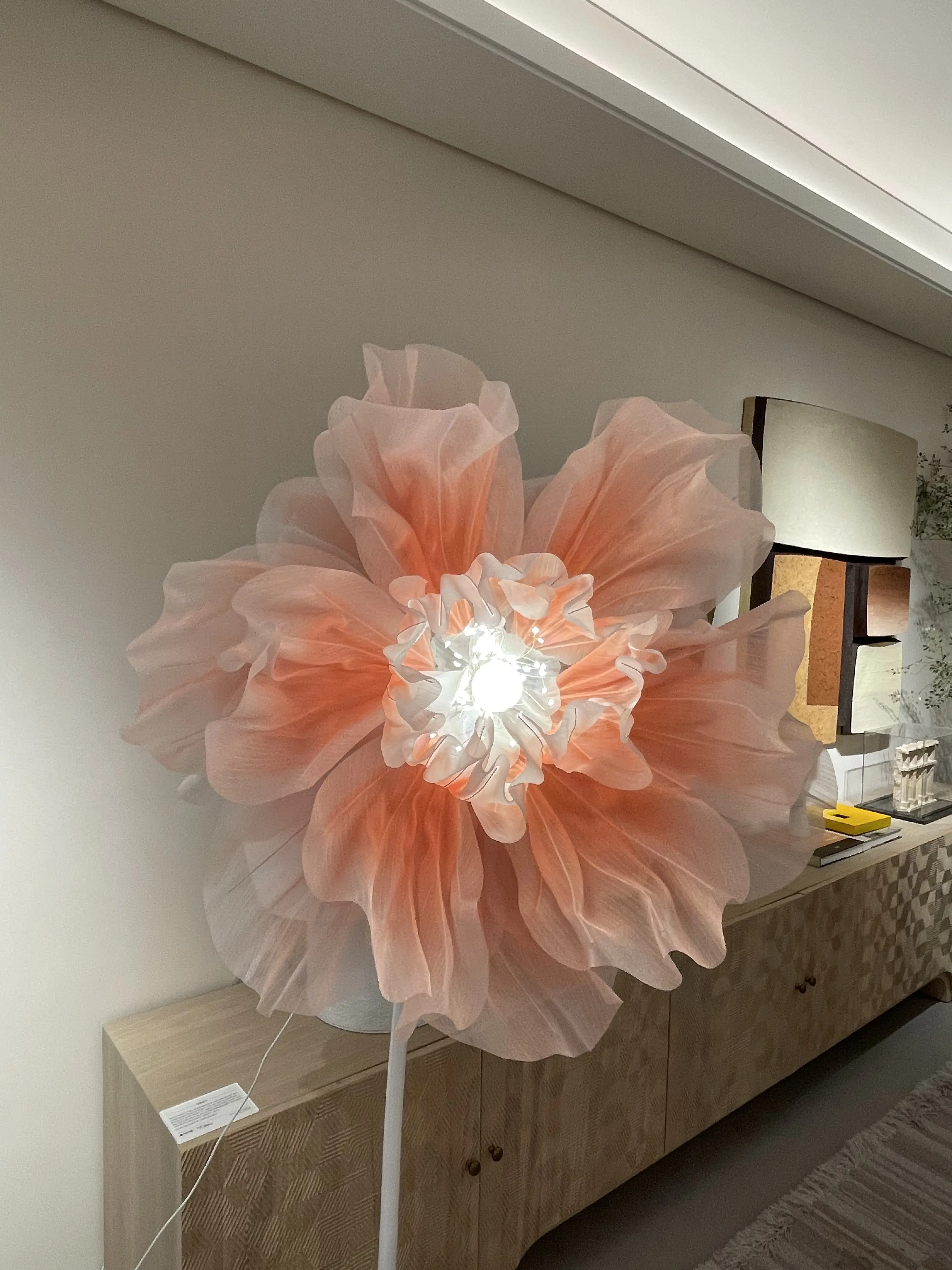 Automatic Open-Close Silk Mesh Floral Decor, Road Lead Feature Decoration for Wedding Events, Home Supplies Decorative Plant