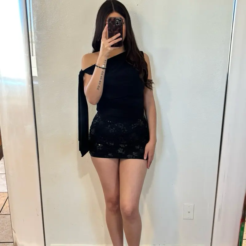 nessa top