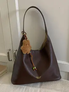 Large capacity retro texture versatile shoulder bag, Handbag Shoulder Bag, niche design simple casual temperament tote bag, generous texture fashionable bucket bag, suitable for attending gatherings, commuting, daily outings