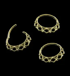 16G Gold PVD Hanging Lotus Septum Clicker