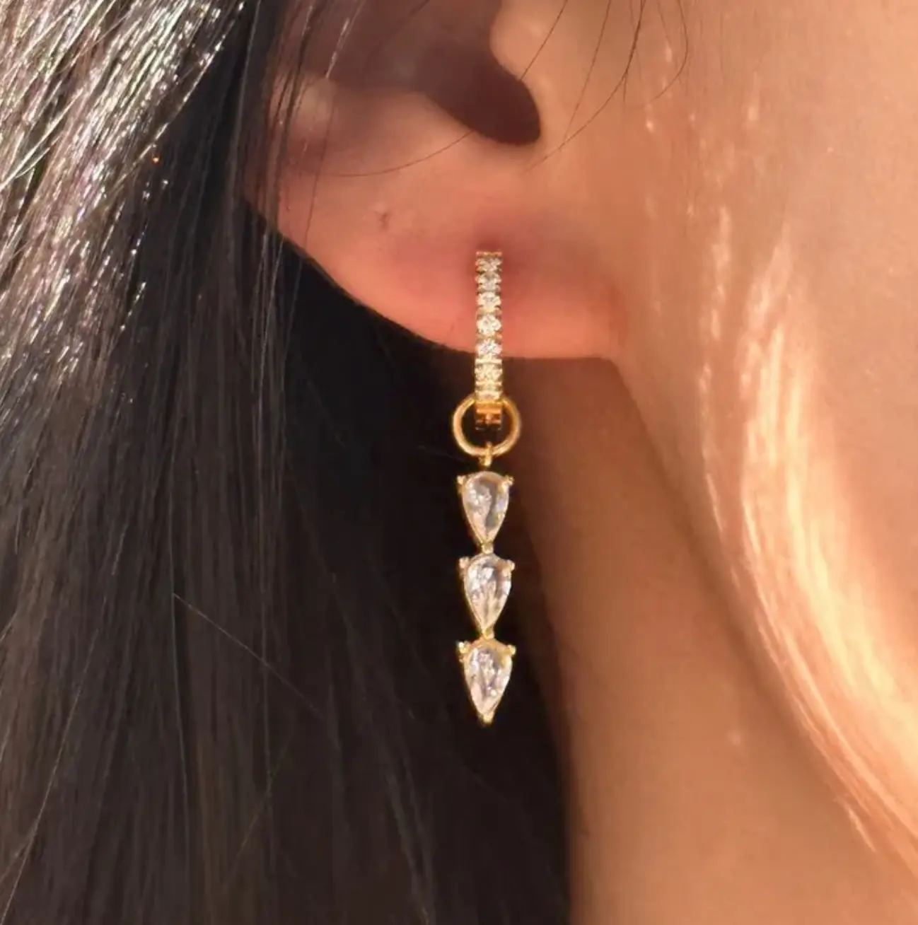 ARROW HUGGIES 💧 Earrings Tear Drop Earring