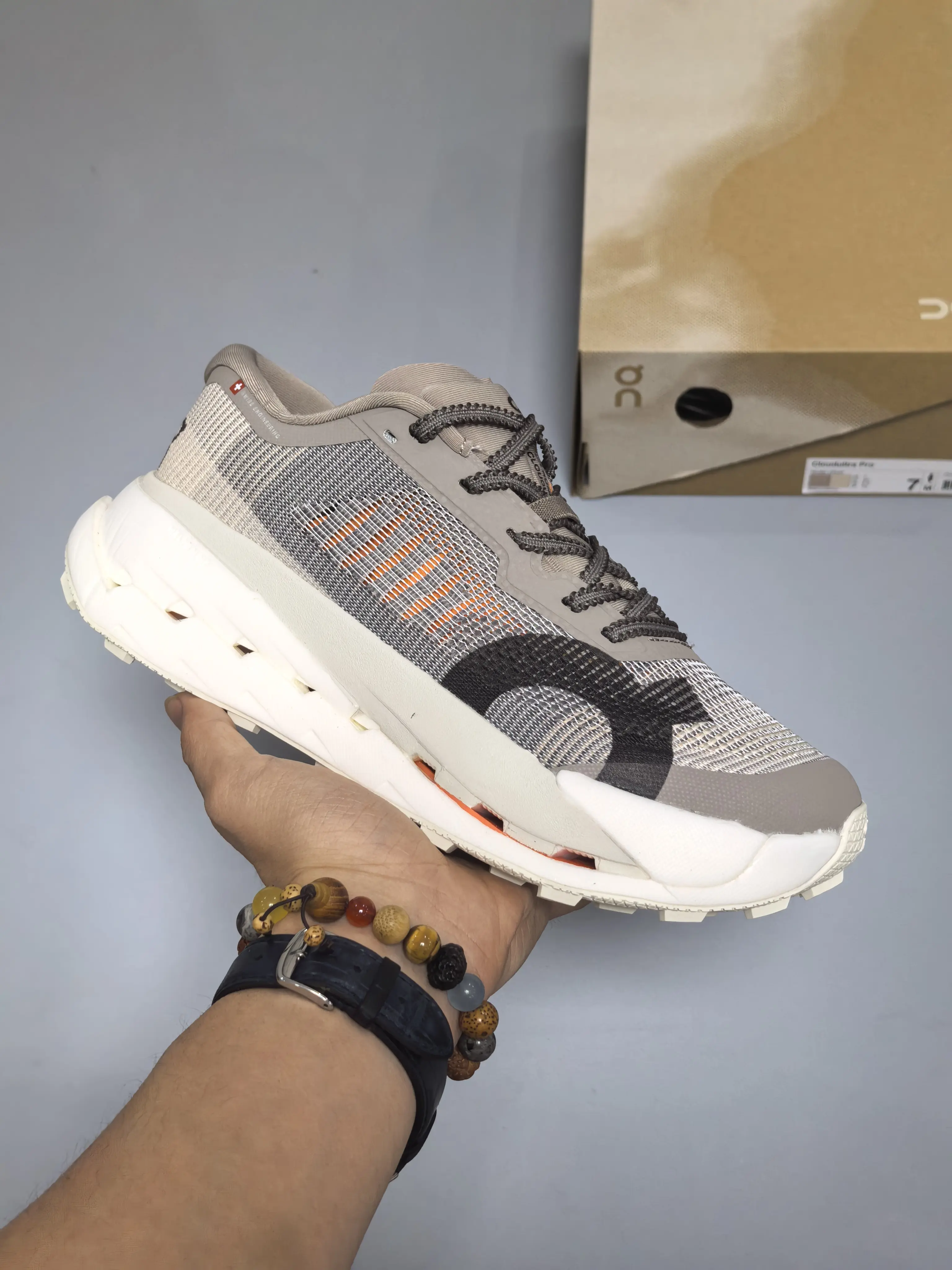 Lightweight Breathable Mesh Athletic Sneakers , Thick Cushion Anti Slip Support Trail Walking Trainers For Camping Travel Casual