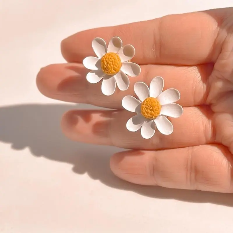 Daisy Flower Stud Clay Earrings - Delicate Spring Jewelry Gift, 2 Studs, Polymer Clay, Floral Design, Ideal for Spring-Inspired Outfits