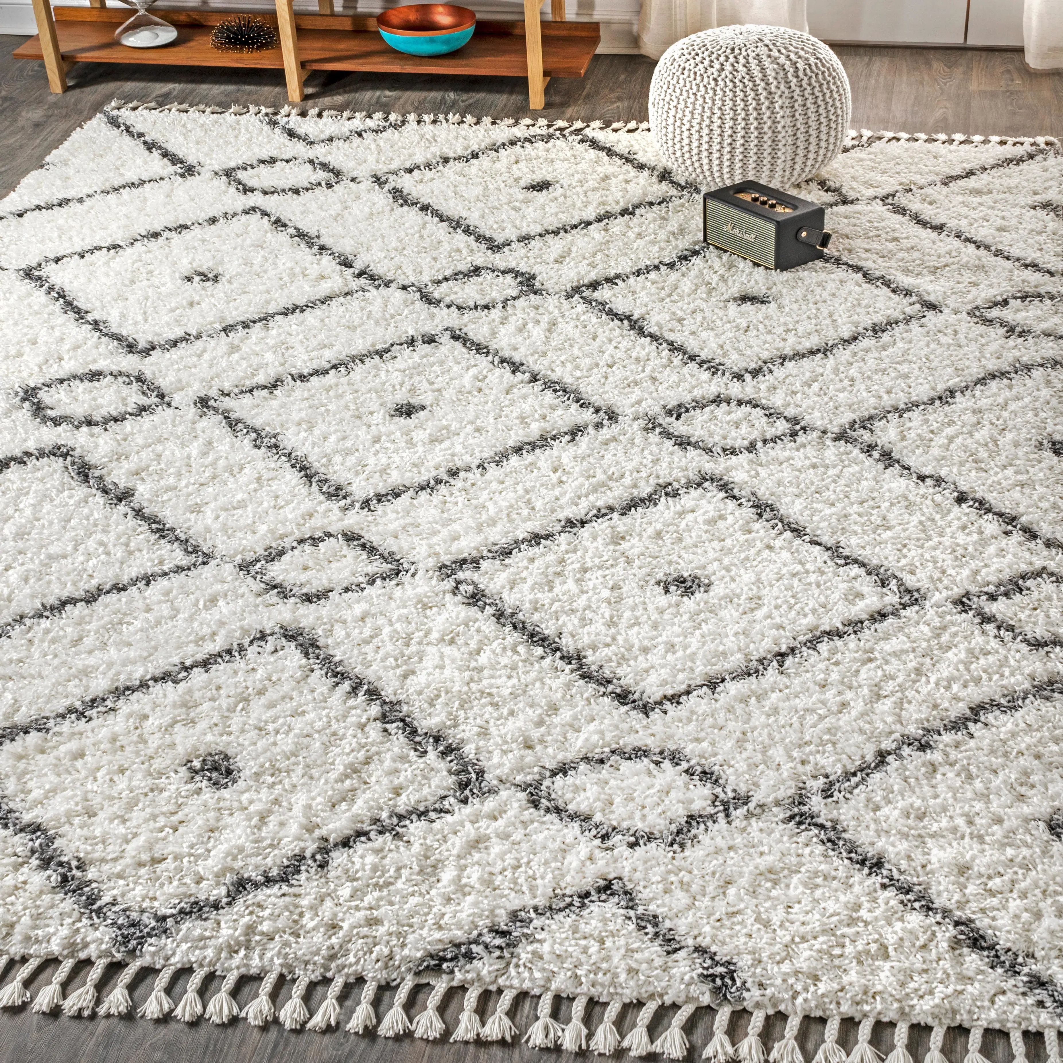 JONATHAN Y Mercer Soft Shaggy Plush Tassel Moroccan Diamond Area Rug - Modern Decorative Home Decor Rug for Living Room, Bedroom, Office, Soft Area Rug