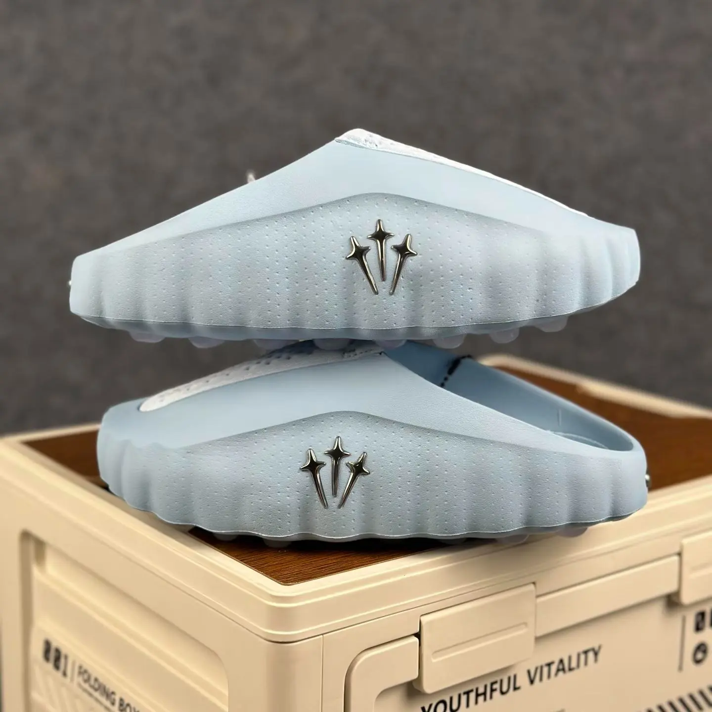 Soft Eva Slip‑on Mule Slides, Pale Baby Blue Perforated Upper, Chunky Wavy Sole, Embossed Metal‑tone Detail Casual Open‑back Footwear