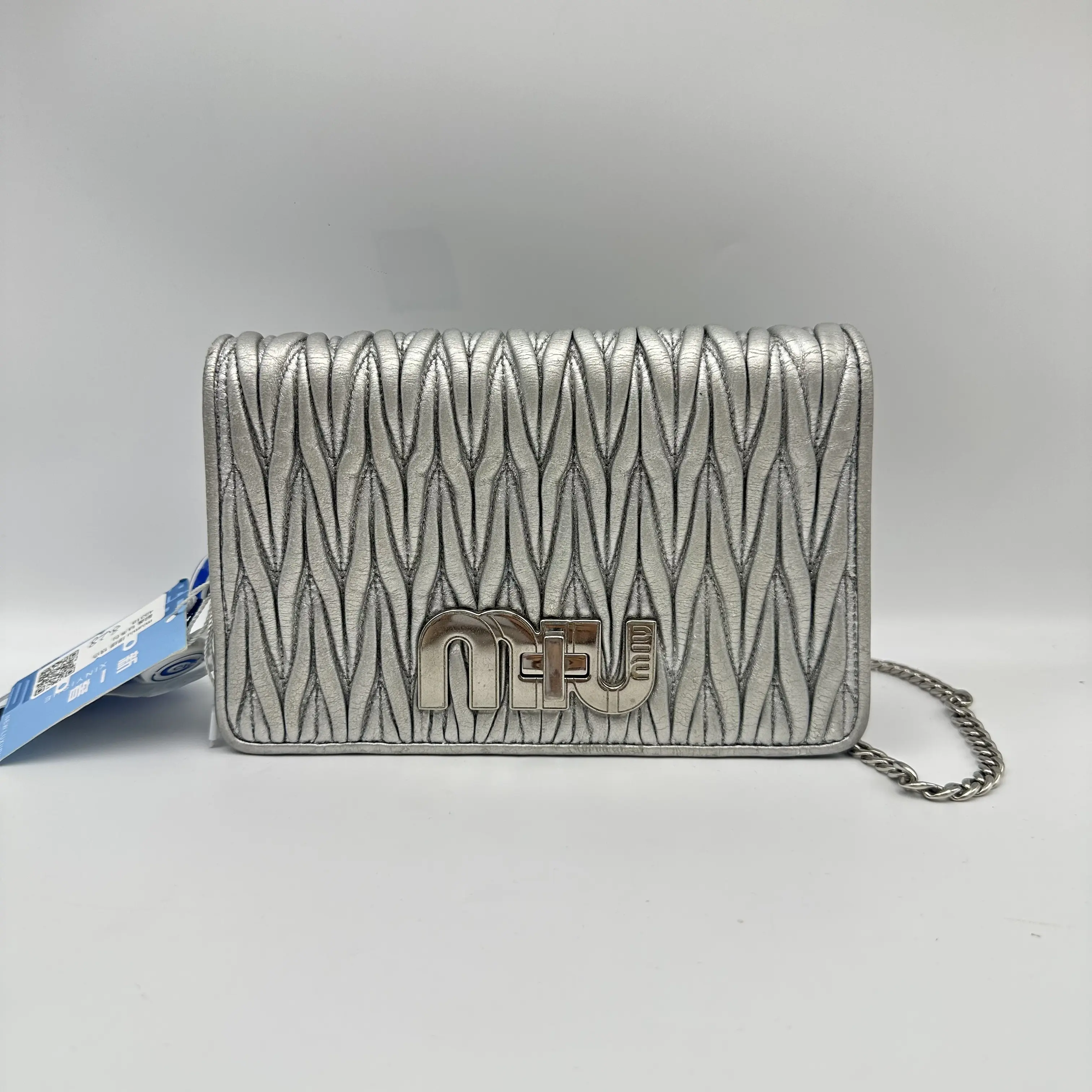 Pre-owned miu miu hz9 MIUMIU, silver, cowhide, pleated, chain, crossbody bag 49318