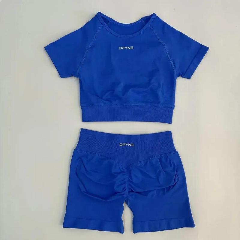 DFYNE Seamless Impact Gym Set for Women – Compression Crop Top & Pleated Bum Scrunch Shorts, Sculpting 2-Piece Workout Outfit for Yoga, Training, Athleisure