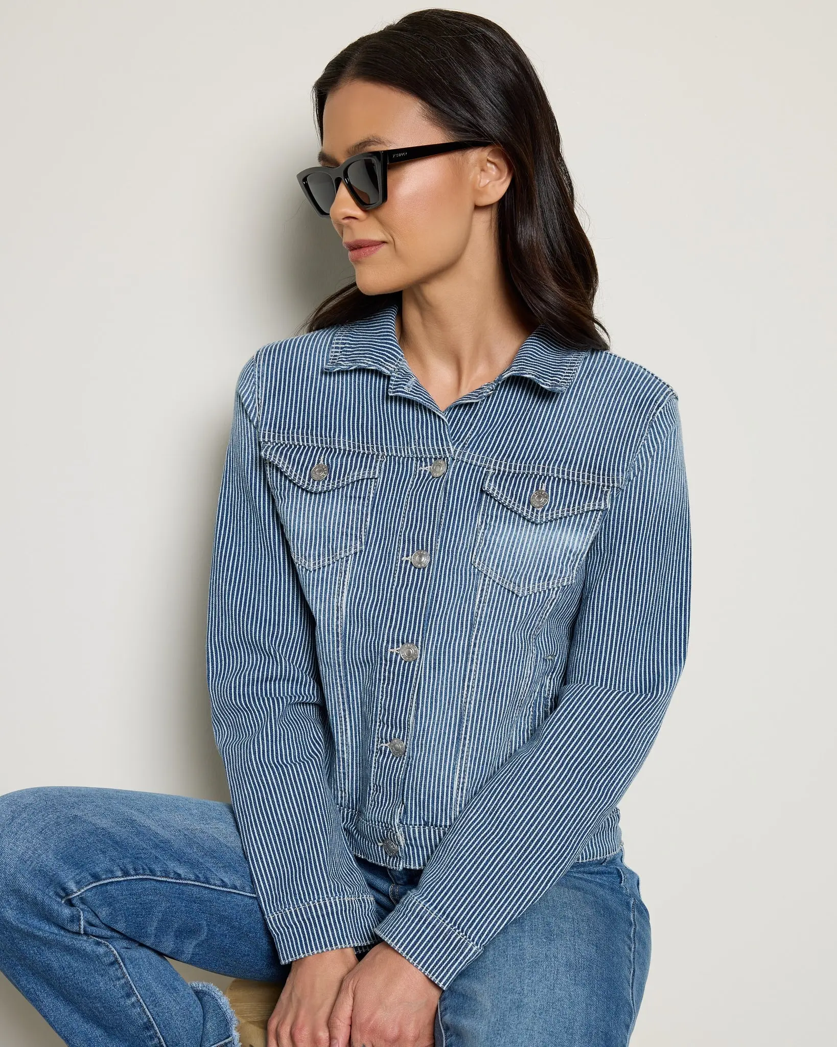 Chic Cat-Eye Polarized Sunglasses for Women, Modern Medium Size Frames with UV Protection for a Flattering Oval Face Fit, Elevating Any Outfit, Flatter Oval Faces, Made To Flatter Oval Faces, Modern Twist
