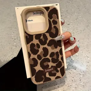 Yangi jigarrang leopard printli telefon g'ildiragi, iPhone 17/16/15/14/13/12/11 Pro Max/XS/XR/16/15 Plus/17 Air bilan mos keladi, sun'iy charmdan tayyorlangan.