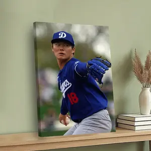 2D canvas print, 2D canvas print with frame, 2D canvas print with baseball player theme, very suitable for sports-themed wall art.This modern aesthetic piece is an ideal gift for offices, cafes, homes, living rooms, bedrooms, classrooms, and kitchens