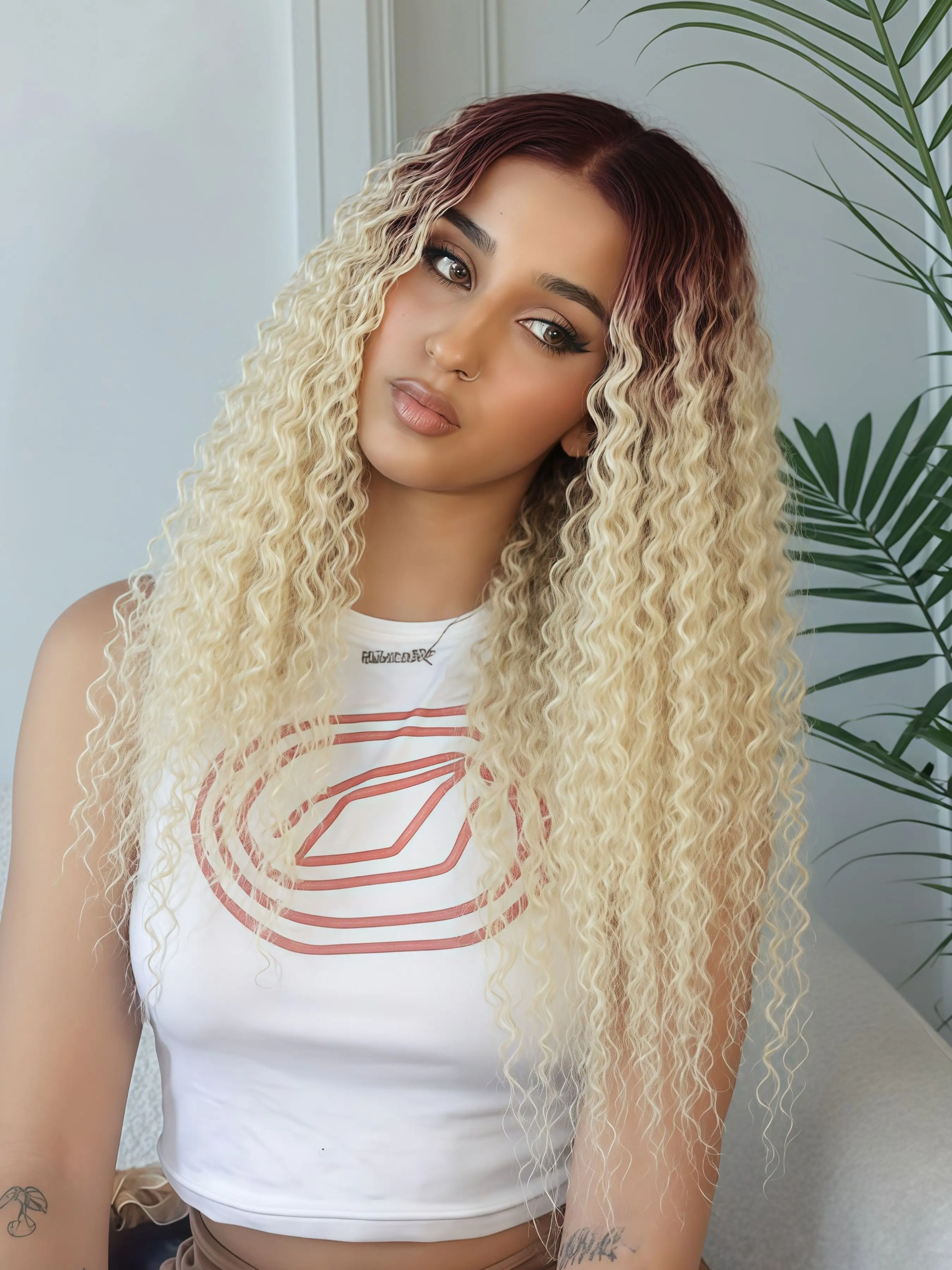 28 Inch Gradient Deep Wave Lace Front Wig  13x4 synthetic lace front wig Blonde Gradient Dark Root Wig Curly Frontal Fluffy Wigs Ombre Wavy Wigs, Natural Looking Wigs, 200% Density, Adjustable Drawstring Cap & HD Lace, Unisex for All Ethnicities