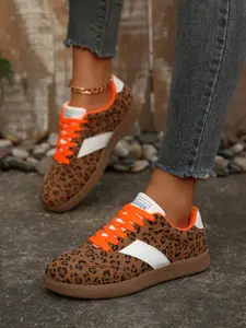 Women's casual sneakers with a leopard print design, low-top lace-up style, round toe paired with durable, non-slip rubber sole suitable for all seasons, lightweight and versatile, perfect for everyday wear and light exercise.