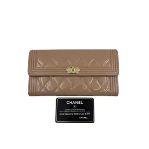 Pre-owned CHANEL france Crossbody Bags h5 beige patent leather wallet 62404