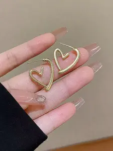Women's Heart-Shaped Metal Ear Studs, Korean Style Minimalist Design, Cold-Weather Fashion Accessory, Unique Women Jewelry, Heart Studs Earrings