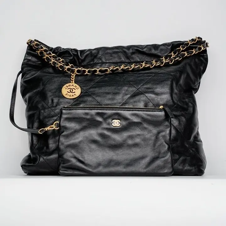 Pre-owned CHANEL 22 Hobo Bag, Black Shiny Calfskin, Gold Metal Hardware with Matching Coin Purse 24342865