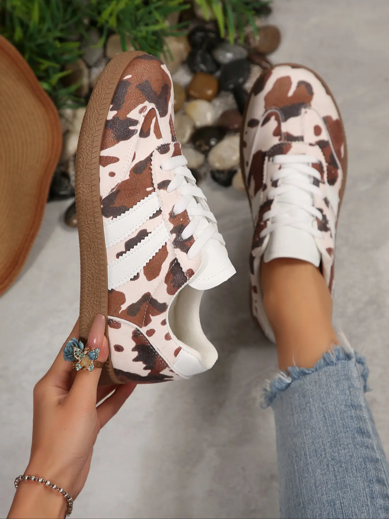 Vintage Cow Print Derby Shoes, Women's Daily Wear Low Top Lace-Up Casual Board Sneakers, Walking Shoes, Versatile and Stylish Footwear for Everyday Use