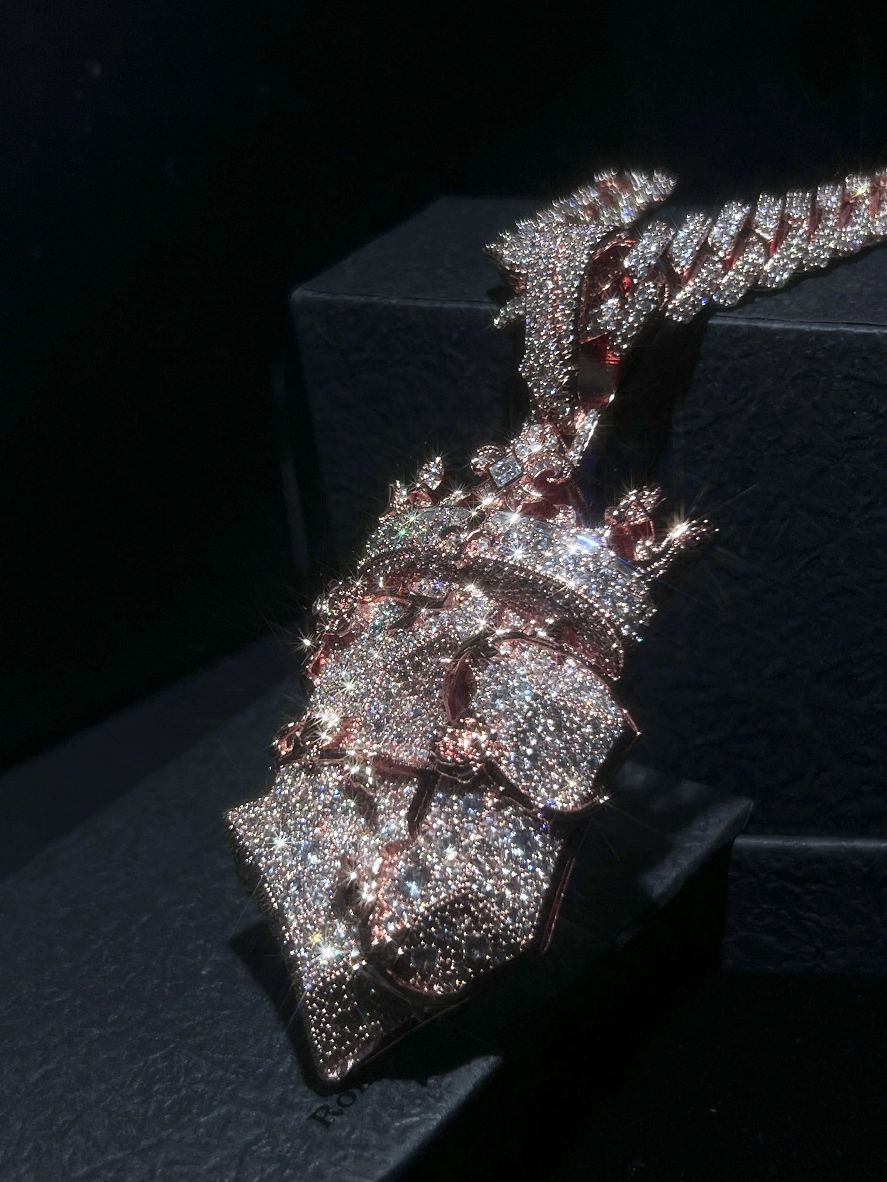K dual color "binary" pendant with crown and rose pendant, luxurious and noble 0 pendant, chilled hip-hop rapper exclusive pendant accessory