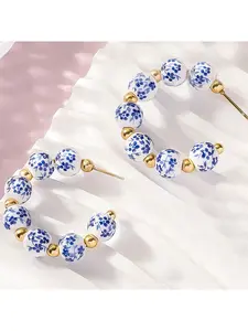A pair of retro new Chinese style blue and white porcelain earrings, personalized design ceramic earrings, elegant and fashionable versatile earrings, a must-have for fashionable ladies, suitable for daily wear, and a suitable gift for friends