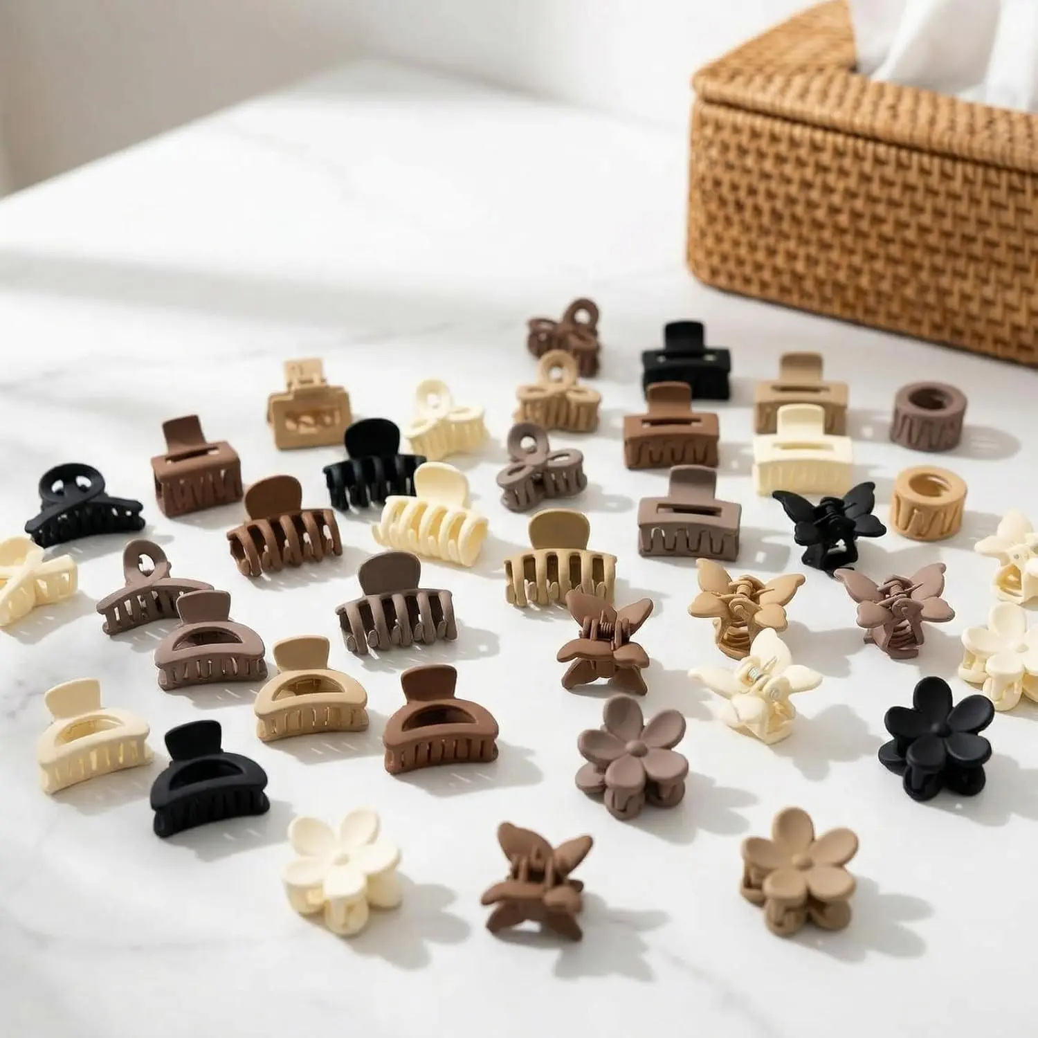 Hair clips, 20 random styles of hair clips, suitable for women and girls to use. Mini matte hair clip, versatile in color, suitable for daily hairstyle design, and also an excellent choice for gift giving.