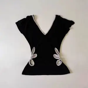 Chic Japanese-Style Women's T-Shirt — Slimming V-Neck Black Top with a Premium Aesthetic