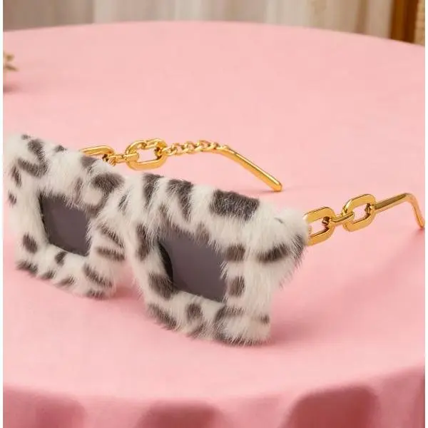 Plush winter funny sunglasses men and women with the same style, personalized box chain, temple sunglasses