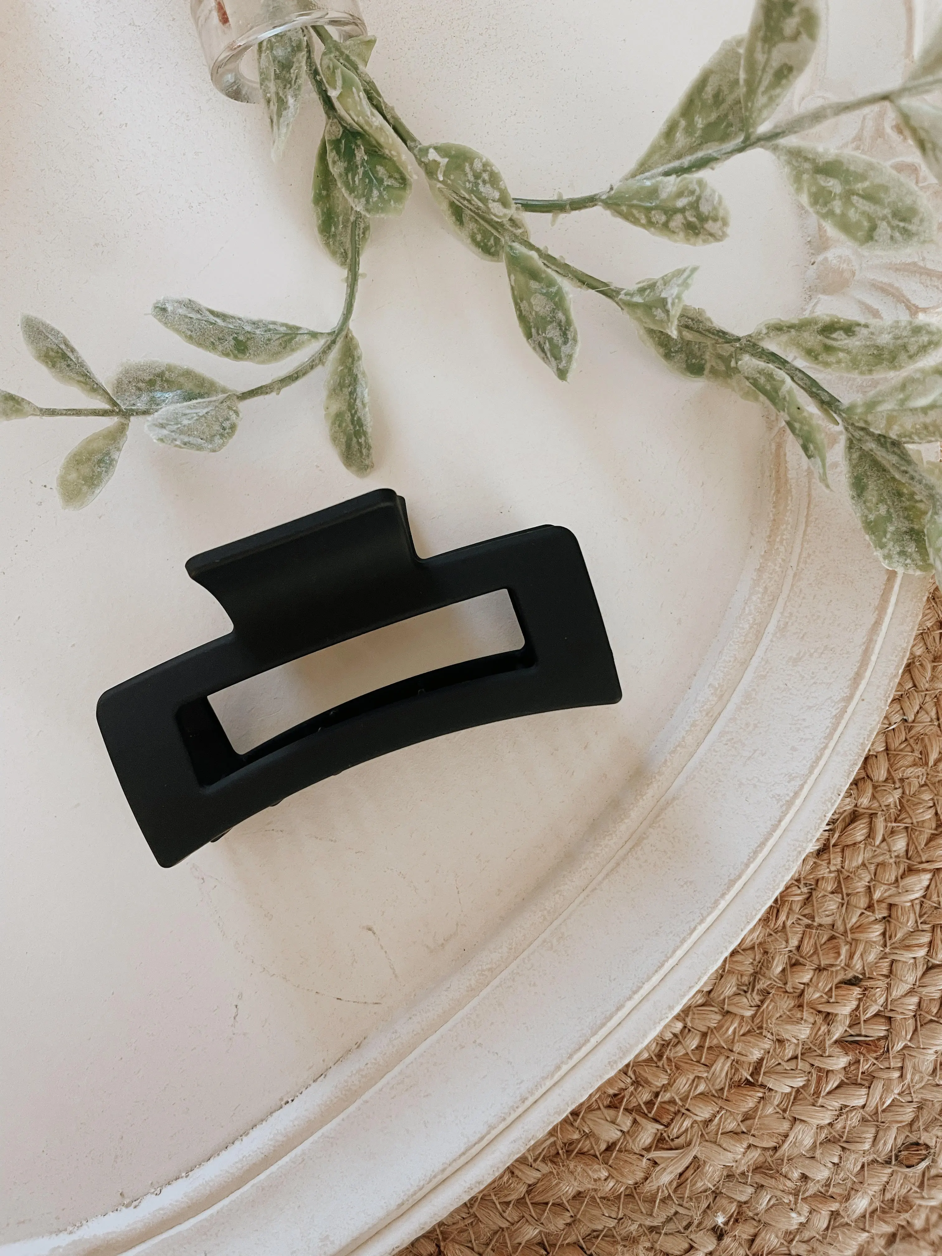 Black Medium Claw Clip