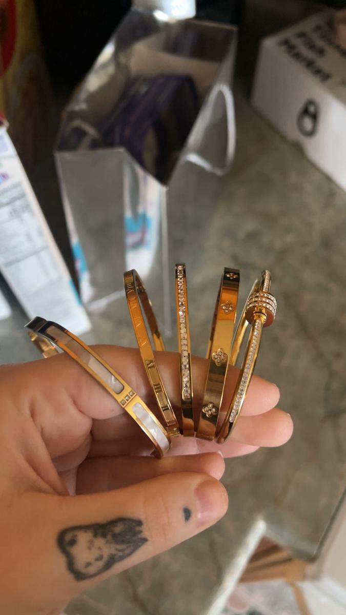 Item: Golden, one size fits all