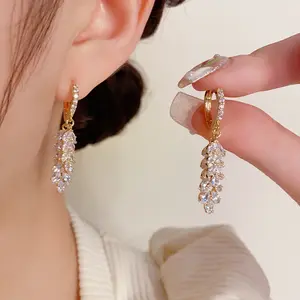 Korean-style elegant and luxurious zircon leaf earrings with a high-end feel, unique design, versatile tassel earrings, fashionable earrings E50141-EH