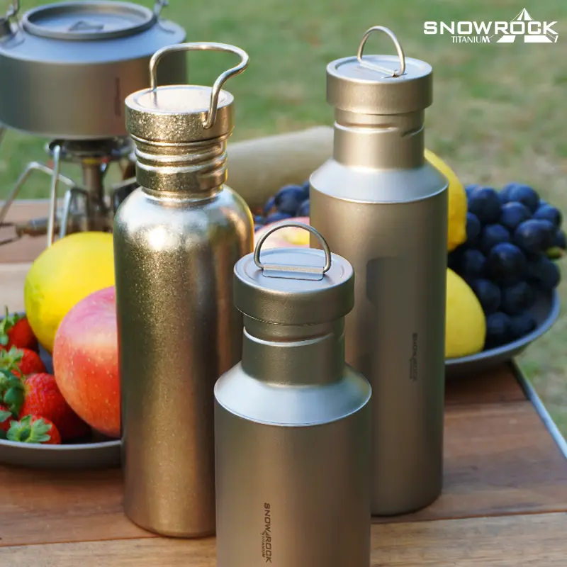SnowRock outdoor portable pure titanium water bottle with a detachable hanging clasp design, smooth water flow and not easy to spill, large-capacity drinking equipment.