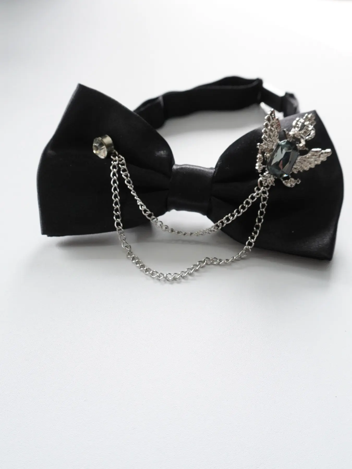 Luxury Chain Bow Tie with Rhinestone Pendant Brooch, Shirt Suit Host Performance Accessory, Elegant Jewelry for Special Occasions, Brooch Pins
