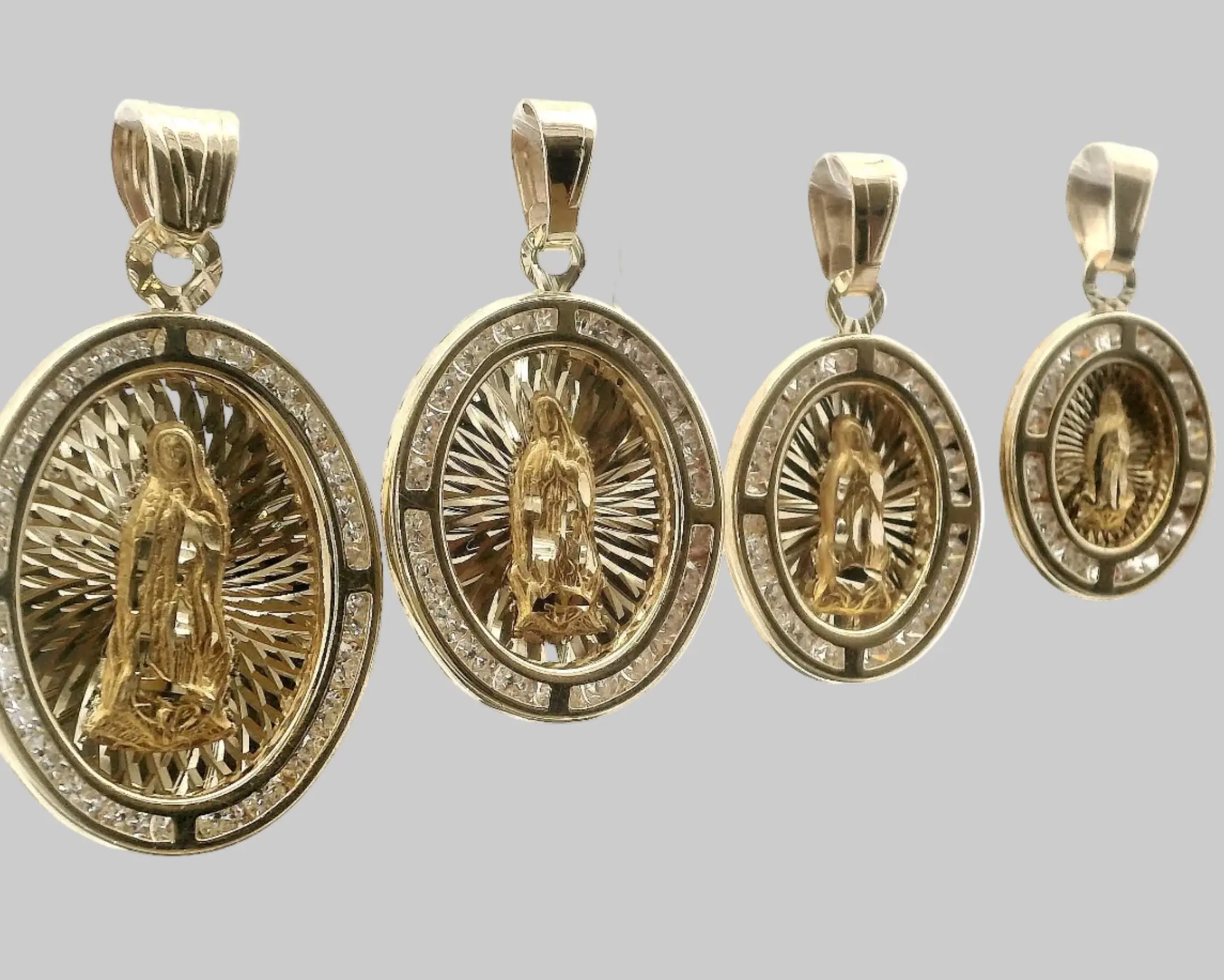 Dije Ovalado de la Virgen de Guadalupe en Oro Real 14K con Zirconias
