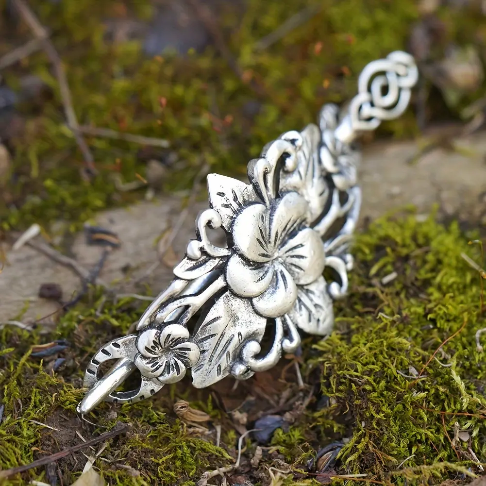 Viking-Inspired Hairpin: A Single, Vintage-Style, Floral-Design, Alloy Hair Clip for Women Aged 14 and Above