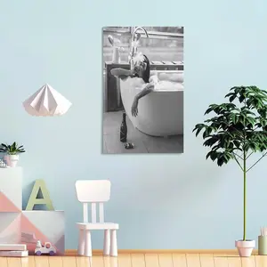 Woman Smoking in Bathtub Print, Black and White Bar Cart Poster, Bathroom Wall Art Decoration, No Frame decor poster Artistic Ornaments Photo