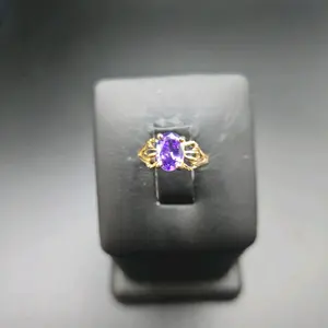 Anillo para Niña,  Size 2 Oro 10k con Diseño Intrincado y Piedra Vibrante para Exellido tutoring