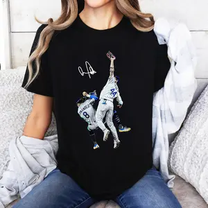 Andy Pages & Hernandez Catch World Series 2025 Vintage Graphic Tee, Iconic Baseball Moment Graphic Tee, LA Back-to-Back Champions Print Top, Classic Game Day Fan T-Shirt, Retro Sports Lovers Gift