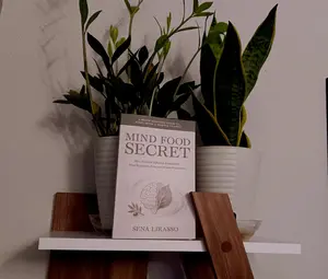 Mind Food Secret: Is a book that helps discover: How Nutrition Influences Brain Health, Mood Regulation, Focus and Mental Performance: A Brain Boosting Guide To Food, Mood & Mental Clarity